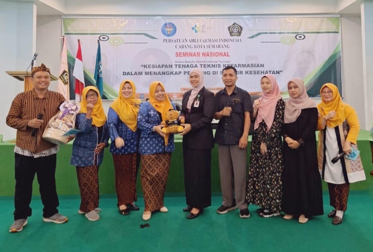 Foto Ketua PMI